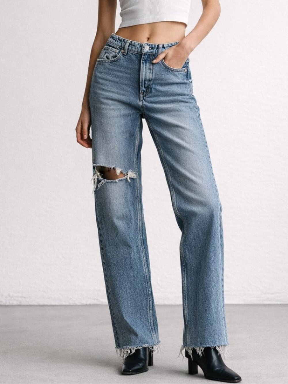 Zara Distressed Straight Leg Blue Jeans Y2K Denim Cotton coastal casual modern